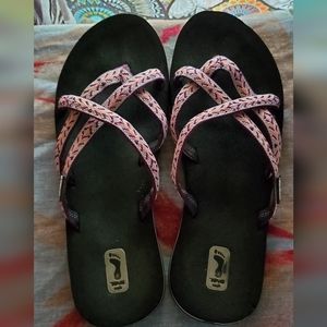 EUC Women's Teva Flip Flops Size 8